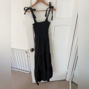 XiRENA Black Maxi Dress
